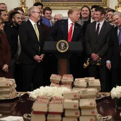 Donald Trump recibe a North Dakota State en la Casa Blanca