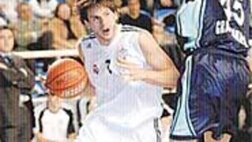 <b>A MÁS.</b> Stojic. como el Real Madrid, va más según pasan los partidos.