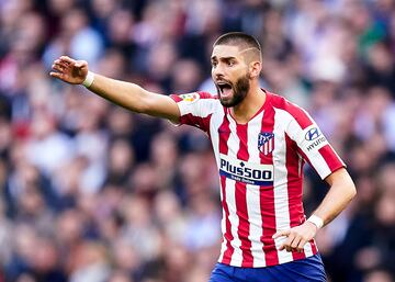 Una de las grandes incorporaciones invernales de toda la historia del Atl¨¦tico. Yannick Carrasco regres¨® al club el 31 de enero de 2020 en el ¨²ltimo d¨ªa de mercado. Se hab¨ªa intentado hasta ¨²ltima hora poder firmar a Cavani, pero ante la imposibilidad de sumar al uruguayo, el elegido fue el belga, que dos a?os atr¨¢s se hab¨ªa marchado a China. Y aunque le cost¨® de partida, tras casi dos meses sin competir en el pa¨ªs asi¨¢tico, desde el par¨®n por la pandemia volvi¨® a ser el jugador desequilibrante, con much¨ªsima calidad y llegada de sus mejores d¨ªas. En un nuevo Atl¨¦tico se adapt¨® de maravilla a jugar como carrilero izquierdo y cada vez que puede acercarse al ¨¢rea rival y encarar a la defensa es todo un peligro. Uno de los mejores jugadores del Atl¨¦tico en este a?o 2021, clave en el t¨ªtulo de Liga. El belga disput¨® 91 partidos en su segunda etapa antes de marcharse a Arabia Saud¨ª el pasado 4 de septiembre, con el mercado veraniego europeo ya cerrado.
