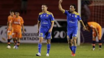 Esqueda celebra el empate parcial de Tigres.