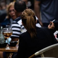 ¿Se puede transmitir el coronavirus a través del humo del tabaco?