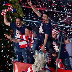 La afición hizo llorar a Torres y le gritó a Griezmann: "¡Quédate...!"