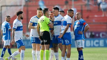 “Qué partido más rasca; el DT de la UC, ordinario, reclamando todo, el ayudante, bostezando...”