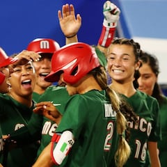 Periodistas critican a jugadoras de softbol por tirar sus uniformes