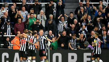 Newcastle United's players celebrate their second goal during the English Premier League football match between Newcastle United and Burnley at St James' Park in Newcastle-upon-Tyne, north east England on September 30, 2023. (Photo by ANDY BUCHANAN / AFP) / RESTRICTED TO EDITORIAL USE. No use with unauthorized audio, video, data, fixture lists, club/league logos or 'live' services. Online in-match use limited to 120 images. An additional 40 images may be used in extra time. No video emulation. Social media in-match use limited to 120 images. An additional 40 images may be used in extra time. No use in betting publications, games or single club/league/player publications. /