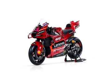 Ducati ha presentado en Madonna di Campiglio a sus equipos de MotoGP y Superbike para la temporada 2023. Los detalles de la Desmosedici son un propulsor 4 tiempos V4 a 90?, refrigeraci¨®n por l¨ªquido, distribuci¨®n desmodr¨®mica con doble ¨¢rbol de levas en cabeza y 4 v¨¢lvulas por cilindro.