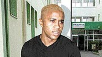 <b>YA ES DEPORTIVISTA</b>. Andrade, que ayer se entrenó en el campo del St. Ettienne, vestirá de deportivista las próximas siete campañas.