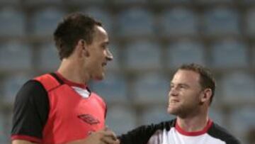 John Terry y Wayne Wooney, compañeros desde hace años de la selección inglesa, en una foto de archivo.