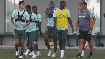 Carvalho, junto a Pellegrini.
