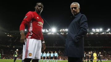 Britain Soccer Football - Manchester United v FC Zorya Luhansk - UEFA Europa League Group Stage - Group A - Old Trafford, Manchester, England - 29/9/16
Manchester United manager Jose Mourinho with Paul Pogba before the match
Action Images via Reuters /