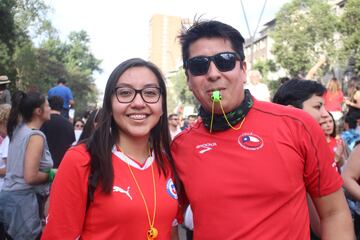 Hinchas de distintos clubes llegaron hasta Plaza Italia para ser parte de la manifestación más masiva. Hasta los archirrivales se tomaron fotografías juntos.