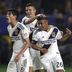 ¿Nuevo apodo? Zlatan presume a Efraín Álvarez como un mago