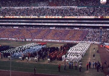 En 1975 se realizaron los VII Juegos Panamericanos, su inauguración y clausura se celebraron en el Estadio Azteca. El partido por la medalla de oro entre México vs Brasil, terminó 1-1 hasta el primer tiempo extra, pero en el segundo tiempo extra, falló la luz y las autoridades de la FIFA tomaron una decisión histórica. Ambos equipos fueron ganadores.