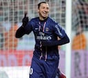 La UEFA reduce la sanción de Ibra y jugará contra el Barça