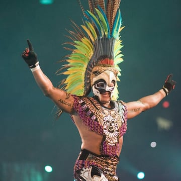 Otro de sus equipos más sorprendentes fue el de Wrestlemania 22 cuando se vistió de un Emperador Azteca.