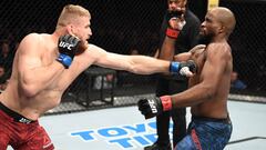 Jan Blachowicz golpea a Corey Anderson.