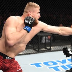 Blachowicz reta a Jones tras destruir a Anderson en 188"