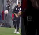 Esto de Almirón pasó inadvertido: le llegó la pelota en el partido y sorprendió así