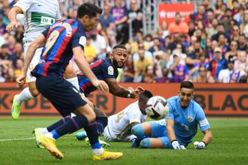 Lewandowski marca el 1-0 al ELche. 