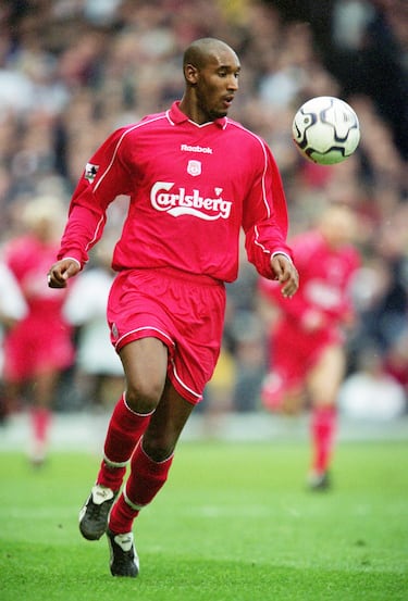 Tras dejar el Real Madrid rumbo al PSG, su escaso rendimiento en París sirvió para que en enero de 2002 fuese cedido al club de Anfield donde hizo una buena campaña pero no ejercieron su opción de compra sobre él. Sin embargo volvería a jugar en Anfield la temporada siguiente, pero con la camiseta del Manchester City. 