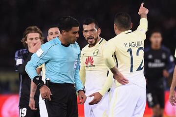 Club America and Real Madrid players were left confused as the referee looked undecided on whether to consult the video technology or not.