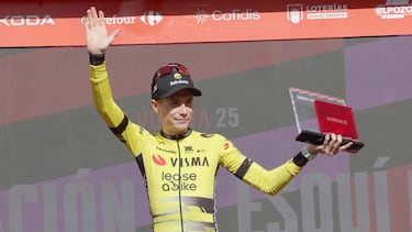 Jonas Vingegaard, en el podio de Valdezcaray.