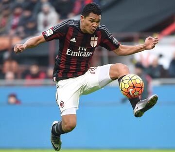 En 2015 el Milan fichó a Carlos Bacca  por 30 millones de euros procedente del Sevilla.