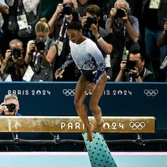 La gimnasta 10 es humana: caída y plata para Biles en París