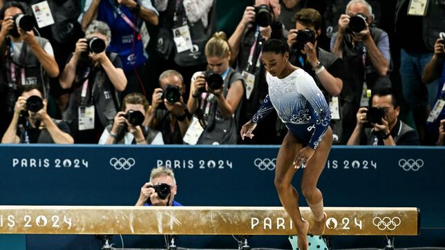 La gimnasta 10 es humana: caída y plata para Biles en París