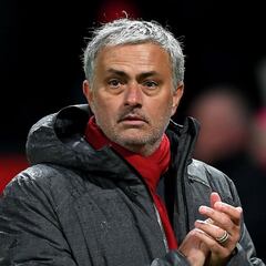 Mourinho: "I deserve an award for best-behaved manager"