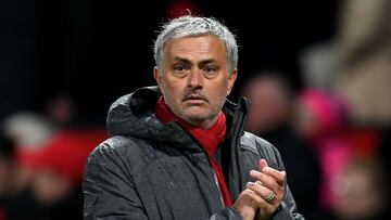 Mourinho: "I deserve an award for best-behaved manager"