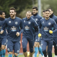 Colas en el Anxo Carro para la venta de entradas para Riazor