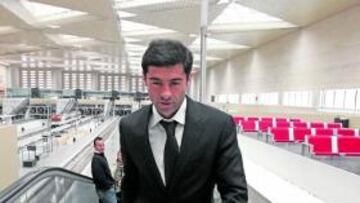 <b>SERENO. </b>Tras la euforia del sábado, Marcelino llegó ayer sereno a Zaragoza.