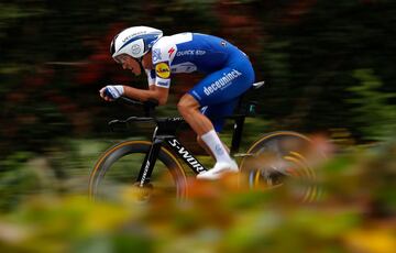 Mikkel Honore durante la contrarreloj individual de la última etapa del Giro de Italia 2020, una ruta de 15,7 kilómetros entre Cernusco sul Naviglio y Milán.