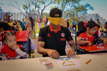 En una de las actividades, los jugadores debían taparse los ojos.