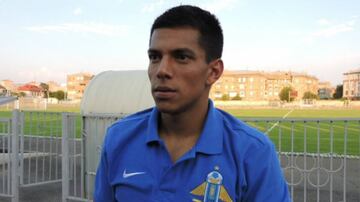 El talento mexicano que resultó ser todo un trotamundos. Jugó en el fútbol amateur de Estados Unidos para después militar en el Thannhausen de la séptima división de Alemania. Regresó a México con el Guamúchil de tercera división, aunque fue cedido por un año a Chivas USA. En 2014 llegó al Pyunik Yerevan de Armenia, equipo con el que se erigió como campeón goleador, campeón de liga y copa, por lo que jugó etapas previas de Champions League. Después de ello llegó al Vardar de la Primera División de Macedonia y Chivas lo repatrió para jugar con Coras en el Ascenso MX. No rindió como se esperaba y quedó sin contrato seis meses más tarde. Ahora milita en el Mosta FC de la Primera División de Malta.