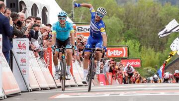 Julian Alaphilippe festeja su victoria en la Flecha Valona.