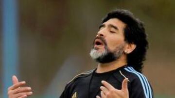 <b>RETORNO. </b>Diego Maradona puede volver a los banquillos.