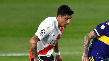 BUENOS AIRES, ARGENTINA - MAY 16: Carlos Tévez of Boca Juniors competes for the ball with Enzo Pérez of River Plate during a quarter final match of Copa De La Liga Profesinal 2021 beteween Boca Juniors and River Plate at Estadio Alberto J. Armando on May 16, 2021 in Buenos Aires, Argentina. (Photo by Marcelo Endelli/Getty Images)