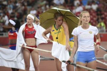 Alana Boyd con un paraguas.