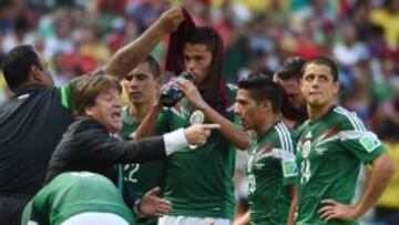El seleccionador da instrucciones a los suyos durante el pasado Mundial de Brasil.