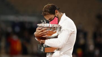 Tennis - French Open - Roland Garros, Paris, France - October 11, 2020 Spain’s Rafael Nadal with the trophy after winning the French Open final against Serbia’s Novak Djokovic REUTERS/Christian Hartmann
