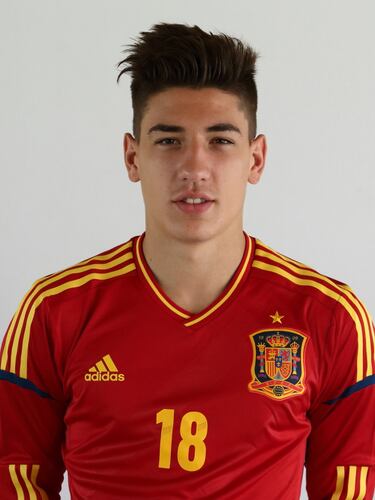 Formado en las categorías inferiores del Barcelona dio el salto con 16 años a la cantera del Arsenal en 2011.