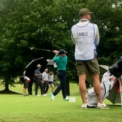 Canelo sorprendido por tener fanáticos en el golf