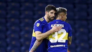 BUENOS AIRES, ARGENTINA - SEPTEMBER 26: Nicolas Orsini of Boca Juniors celebrates with teammate Agustín Almendra after scoring the first goal of his team during a match between Boca Juniors and Colon as part of Torneo Liga Profesional 2021 at Estadio Alberto J. Armando on September 26, 2021 in Buenos Aires, Argentina. (Photo by Marcelo Endelli/Getty Images)