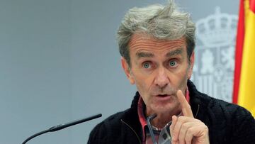 MADRID, 19/10/2020.- El Director del Centro de Coordinación de Alertas y Emergencias Sanitarias, Fernando Simón, este lunes, durante la rueda de prensa en el Ministerio de Sanidad en Madrid.- EFE/Fernando Alvarado