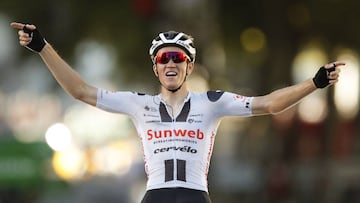 Lyon (France), 12/09/2020.- Danish rider Soren Kragh Andersen of Team Sunweb celebrates while crossing the finish line to win the 14th stage of the Tour de France over 194km from Clermont-Ferrand to Lyon, France, 12 September 2020. (Ciclismo, Francia) EFE
