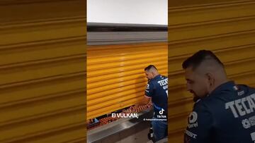 Afición de Rayados se burla de los palcos de Tigres y lo llaman “vulcanizadora”