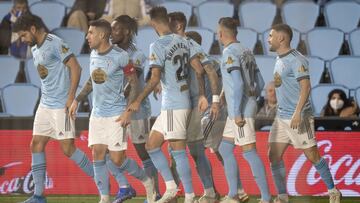 Los jugadores del Celta celebran un gol de Santi Mina.