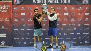 Durante dos temporadas Daniel Sanyo Gutiérrez y Paquito Navarro formaron la única pareja capaz de competir con Lima y Belasteguín, sin asaltar el primer puesto. Al lado del argentino, Navarro abrió el camino español al asalto del primer puesto mundial.